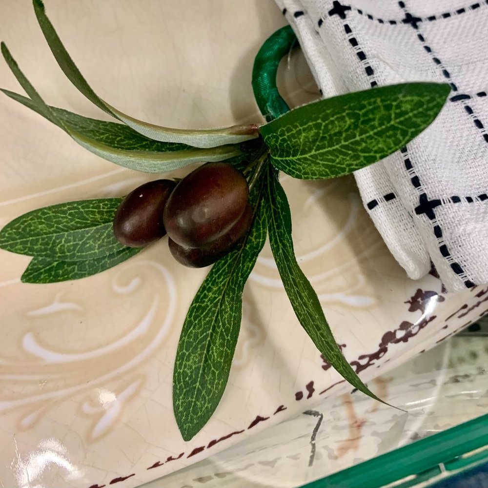 Set of 4 faux olive stem napkin rings